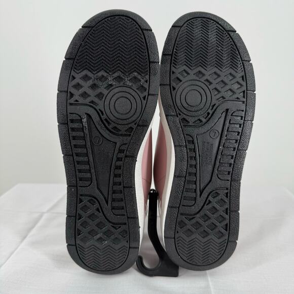 NEW Hello Kitty Ladies Low Top Casual Court Shoes Size 7 - Picture 5 of 8